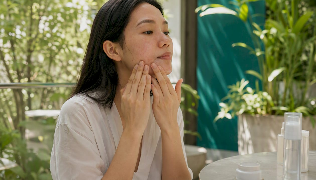 Patient moisturizing skin after TCA CROSS
